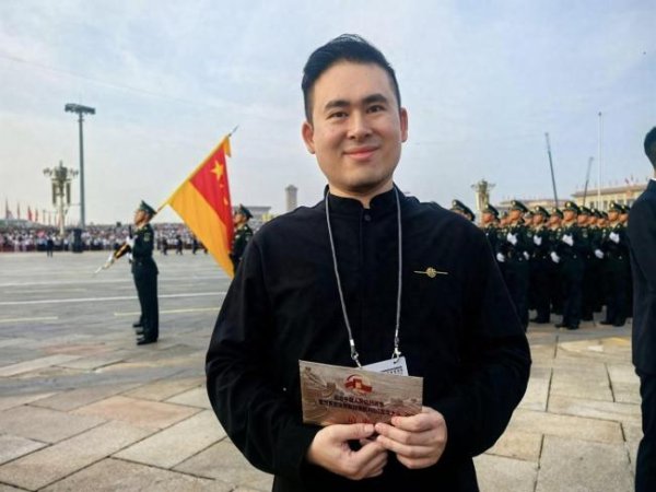 富盈策略 王炳忠观礼阅兵直言很震撼 两岸本是一家人